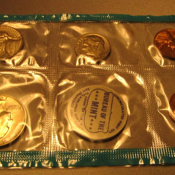 1968 Uncirculated Proof Set of U.S. Coins - Picture 1 of 15